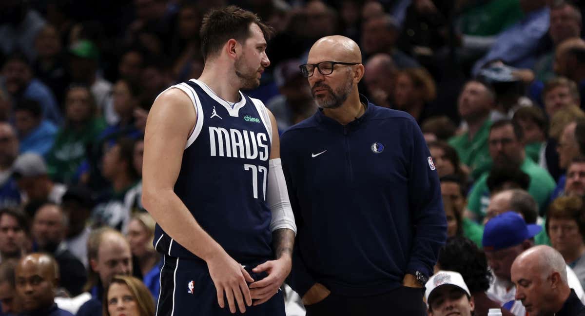 Luka Doncic y Jason Kidd en un partido de los Dallas Mavericks./Getty Images