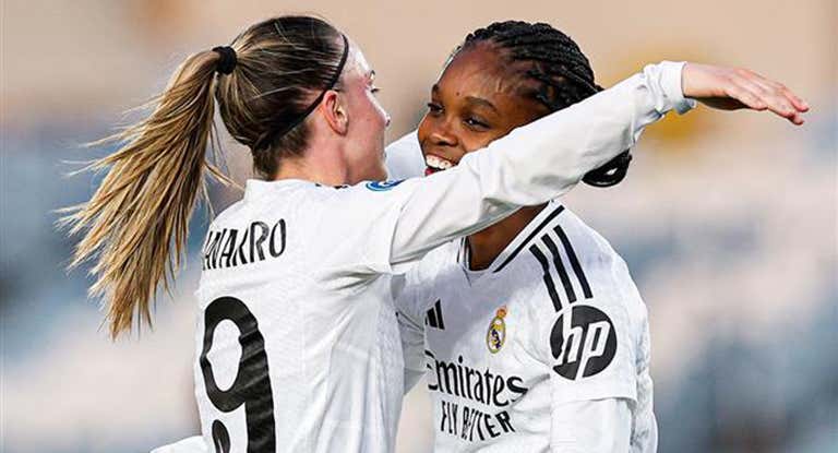 Eva Navarro y Linda Caicedo celebrando un gol.