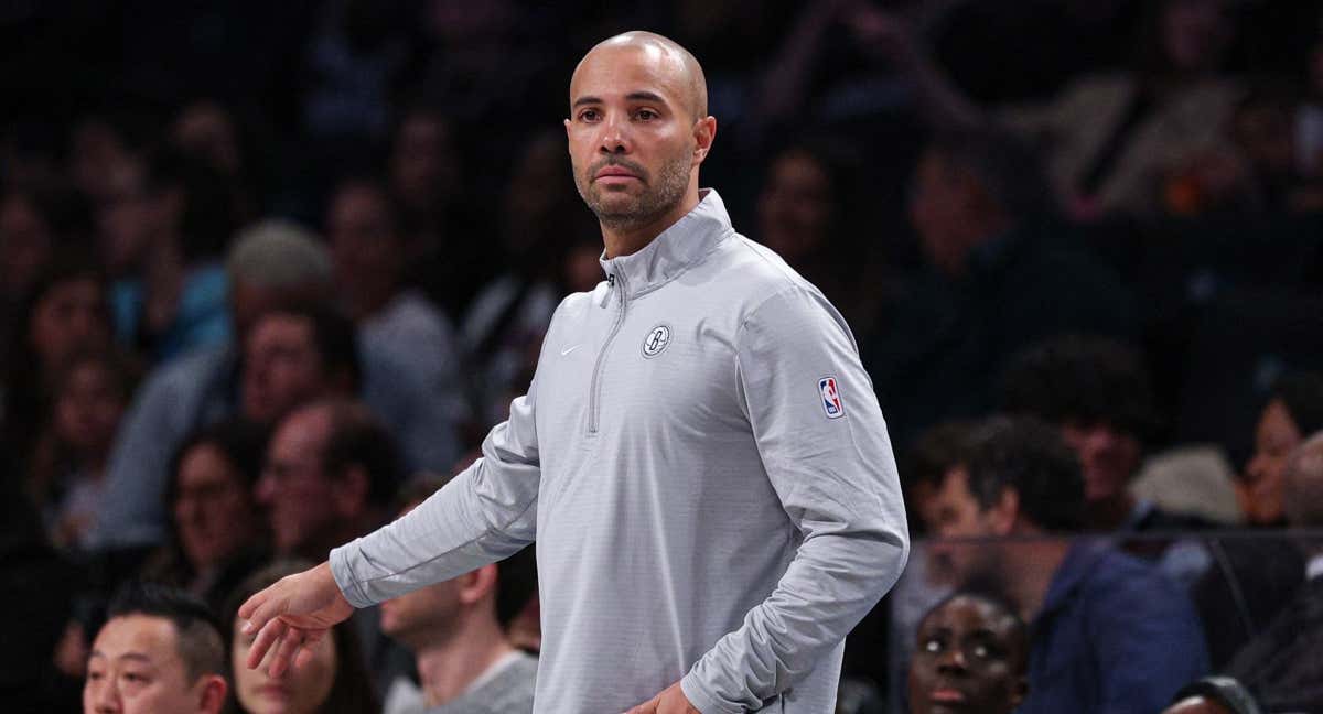 Jordi Fernández en el banquillo de los Nets./Reuters