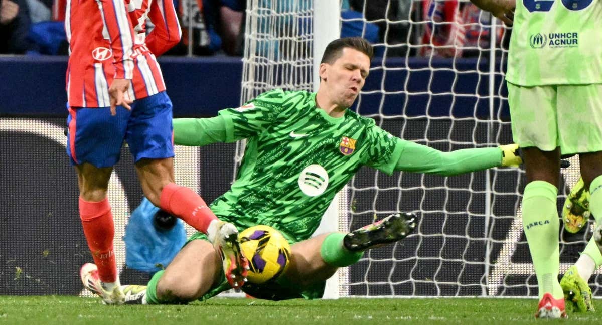 Szczesny tapa un disparo de Giuliano Simeone./AFP