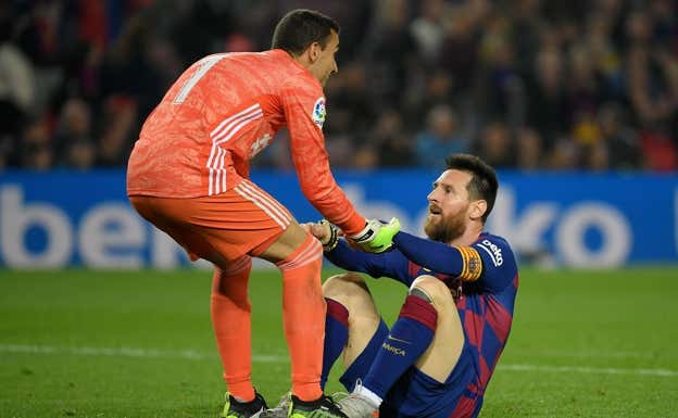 Jordi Masip con Leo Messi en uno de sus enfrenamientos.  AGENCIAS