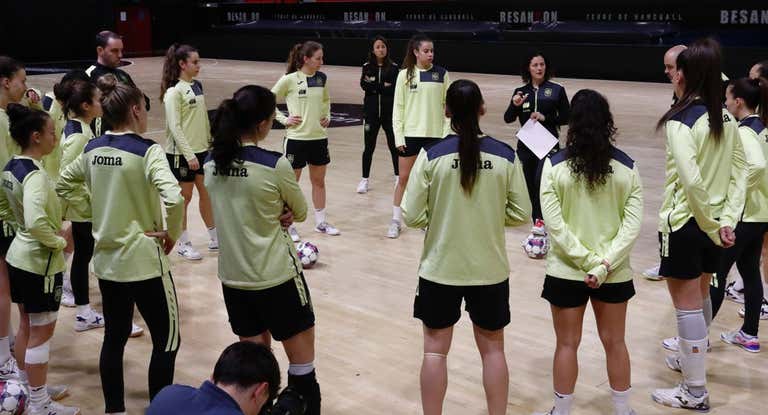 La selección española, entrenando en el el Palacio de los Deportes Ghani-Yalouz de Besanzon.