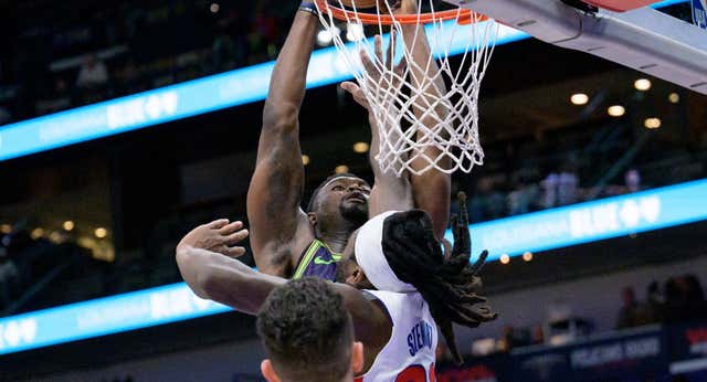 Ni el poderío de ‘La Bestia’ Zion Williamson salva a los Pelicans de la mayor paliza de su historia en la jornada del vómito