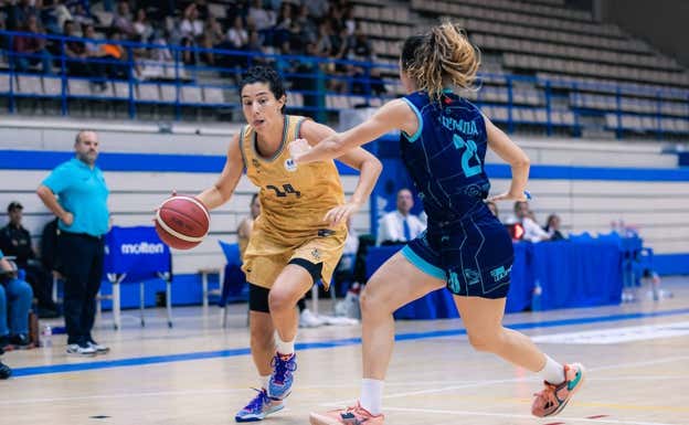 Ainhoa López en su etapa en el Barça CBS.  FEB