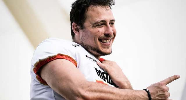 Se llama Carlos, es madrileño y ha dejado su trabajo para aterrizar en la NFL: “Soy un hombre de fe, es el cumpleaños de mi abuelo”