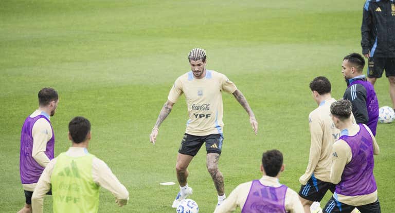 Rodrigo de Paul en un entrenamiento de la Seelección argentina que dirige Lionel Scaloni.