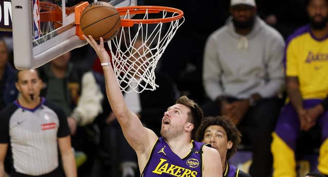 Por qué a los Lakers de Doncic y LeBron James les interesa quedar sextos en la Conferencia Oeste de la NBA antes que cuartos o quintos