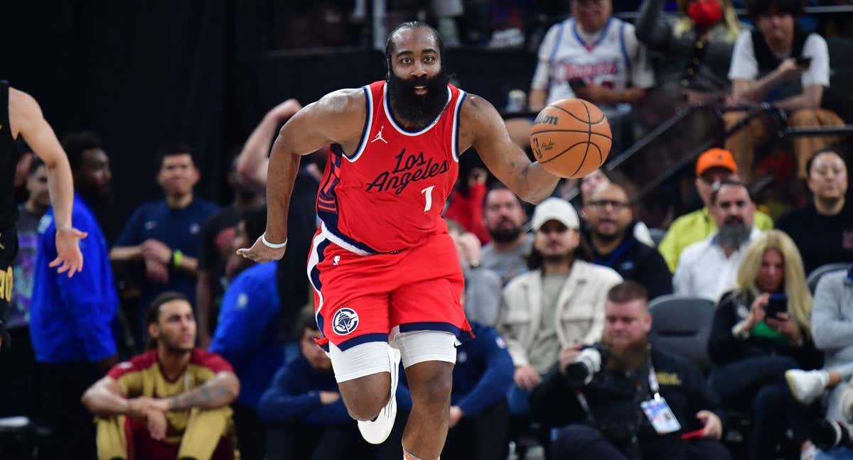 James Harden, durante el partido ante los Cavaliers. /Reuters