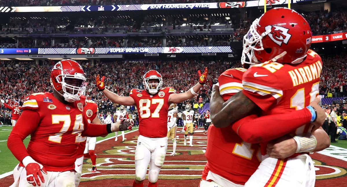 Los jugadores de Kansas celebran un touchdown. /REUTERS