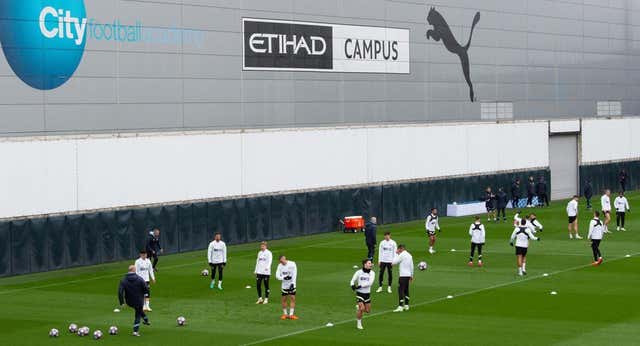 Manchester City y United se enfrentan a un posible caso de fraude de edad en sus canteras
