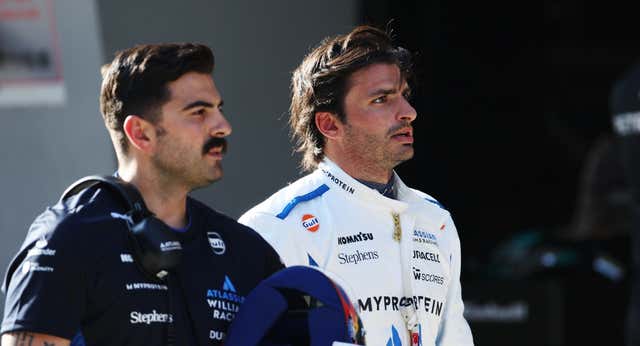 La cuerda floja a la que se enfrentan Fernando Alonso y Carlos Sainz en 2025: «Me falta tiempo para aprender a usar el coche»