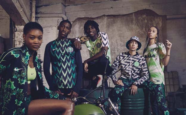 Colección Naija, con la camiseta local en el centro.  Nike Football