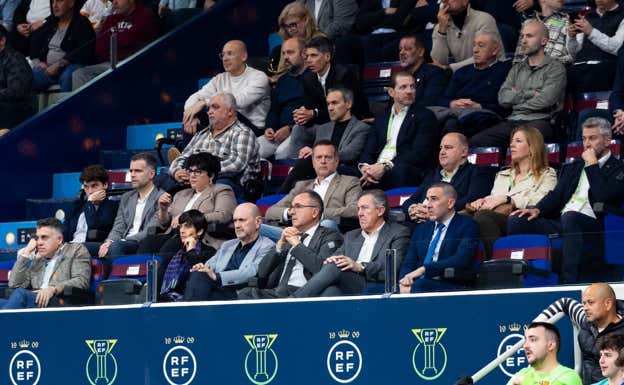 Rafael Louzán presidió la jornada de cuartos de final del viernes en la Copa de España de Murcia.  RFEF