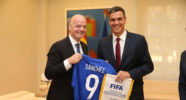 El Gobierno garantiza a la FIFA barra libre con la publicidad y el consumo de alcohol durante el Mundial 2030