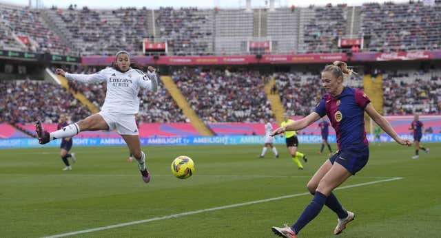 Aitana y Alexia golean a Lamine y Pedri: el Clásico de Montjuïc confirma que el fútbol femenino también arrasa en Barcelona