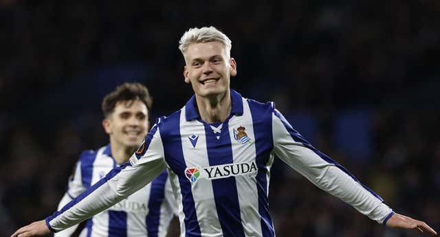 Meho Kodro se pone en la piel de Oskarsson ante la falta de gol de la Real Sociedad: «Tiene cosas que huele a que podría salir»