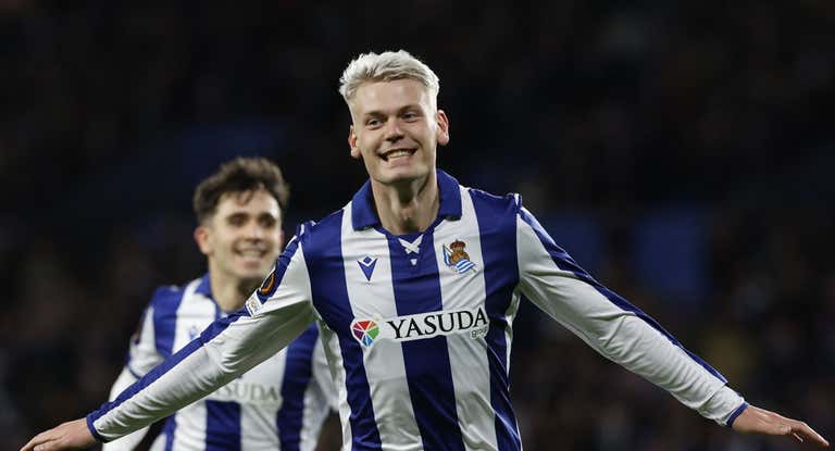 Orri Oskarsson celebra uno de los dos goles que le marcó al PAOK en la fase de grupos de la Europa League.