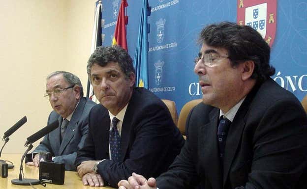 Jorge Pérez, en primer término como secretario general de Villar.  AGENCIAS