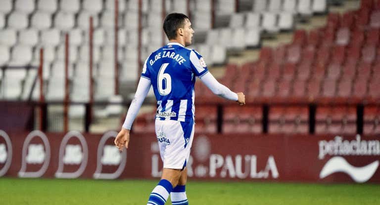 Urko González con la camiseta de la Real.