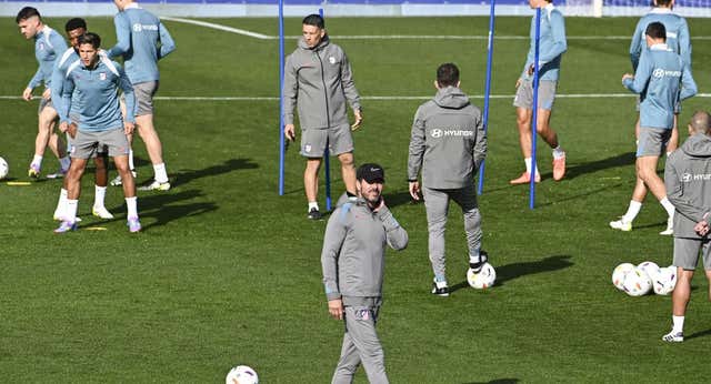 Simeone insiste en la injusticia del penalti de Julián Alvarez: «No fueron dos palos, fue sólo uno»
