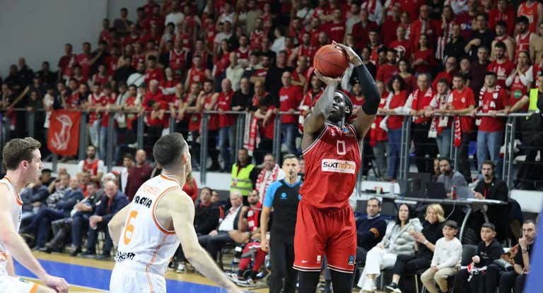 El Valencia Basket denuncia los graves incidentes protagonizados por ultras del Hapoel Tel-Aviv.