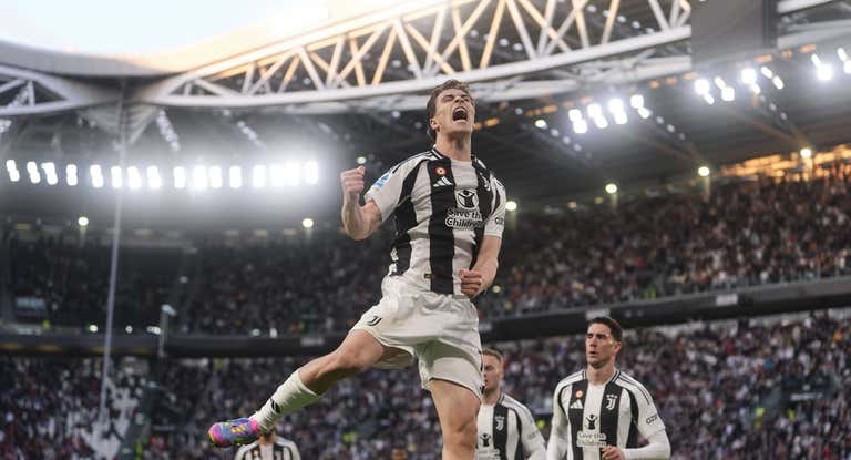 Yildiz celebra su gol al Genoa.