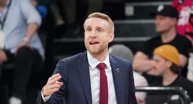 Santi Aldama se pone en manos de un técnico ‘acusado’ de espionaje: Tuomas Iisalo asume las riendas de los Grizzlies en plena revolución