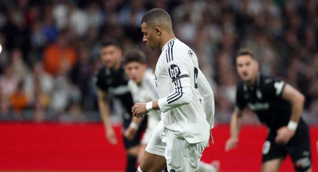 Un ‘Panenka’ y un golazo de Mbappé para pedirle a Ancelotti los penaltis y las faltas