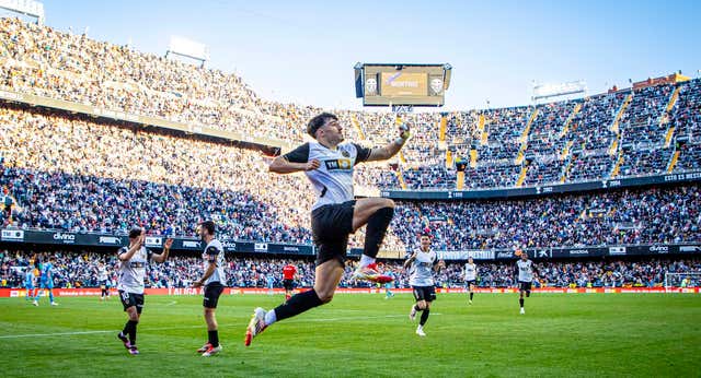 Mestalla y Diego López valen media permanencia