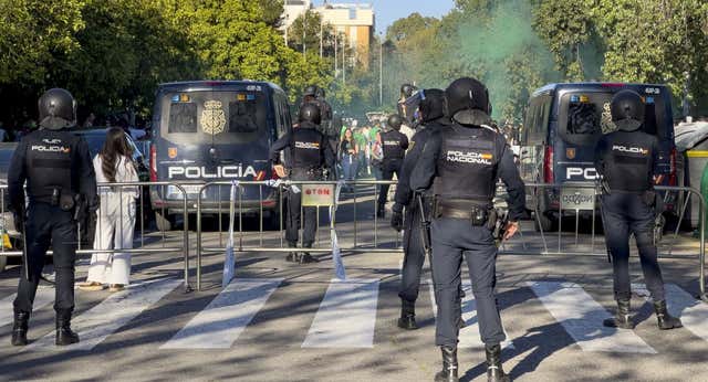 El balance policial del derbi: tres ultras detenidos y otros 178 identificados con bates de béisbol y armas blancas