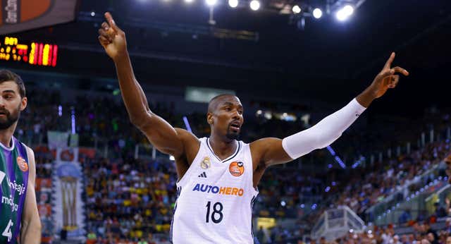 Serge Ibaka pasa del calentón tras la Copa a emerger en el momento clave del curso: «No puedo pedirle más»