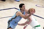 Los campeones Celtics dibujan la nueva realidad de Santi Aldama (21+8): “Tenemos que acostumbrarnos”
