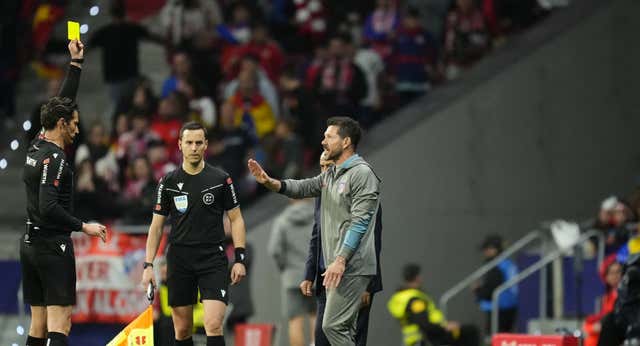 El silencio del Metropolitano por el VAR y una posible roja a Azpilicueta que recordó a las de Pablo Barrios
