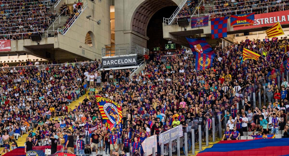 Afición del FC Barcelona en Montjuiïc.