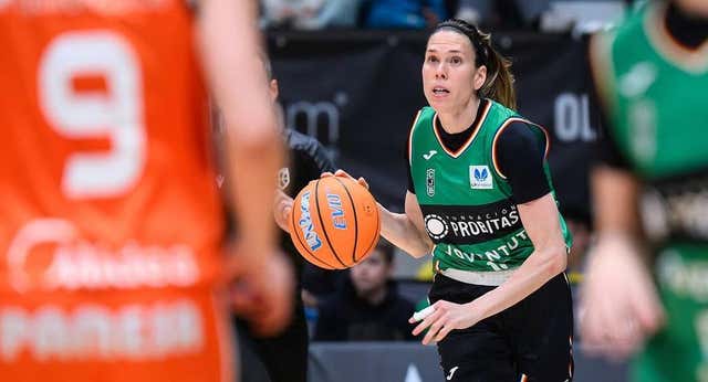 Anna Cruz cuelga las botas a final de temporada con una carrera de leyenda y una canasta para la eternidad