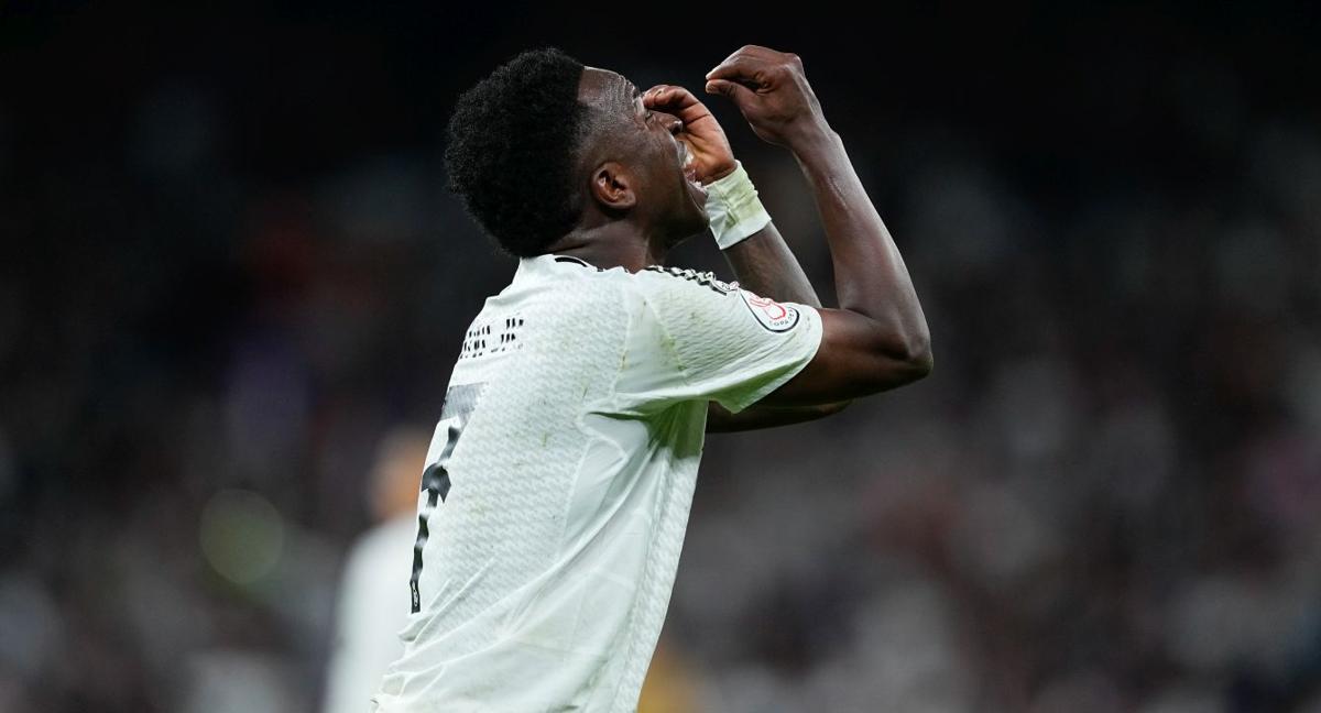 Vinicius protesta una jugada contra la Real Sociedad.