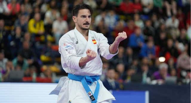 Un pergamino y Los Cayos Cochinos dibujan el día más feliz de la carrera deportiva de Damián Quintero… ¡mientras concursa en Supervivientes!