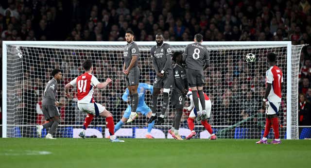 Santi Cañizares usa la catástrofe del Real Madrid para desmontar el mito del portero en las faltas: “Eso es una mentira en el fútbol, no tiene ningún palo”