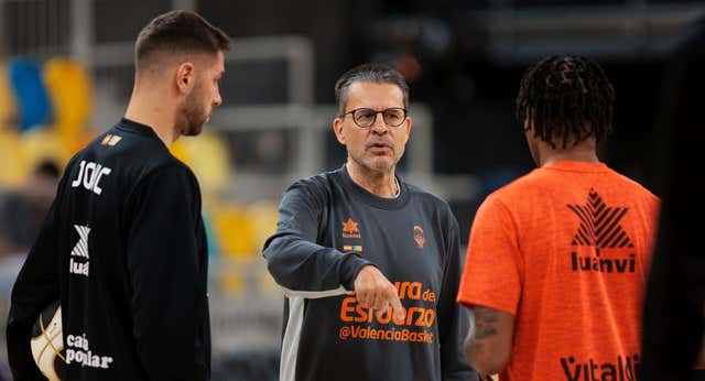 Pedro Martínez renueva hasta 2027 con el Valencia Basket
