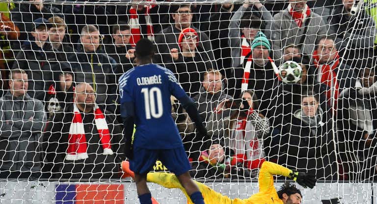 Dembelé, uno de los que marcó en la definición por penaltis en la que el PSG eliminó al Livepool en octavos de la Champions.