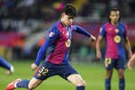 El frenazo de Hansi Flick no invita a Héctor Fort a mirar fuera: "El Barça es el club de su vida"