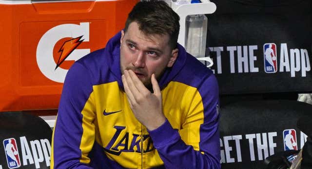 La imagen más emotiva de Luka Doncic estuvo a punto de dejarle sin jugar: así fue el vídeo homenaje de los Mavs que hizo llorar al ex del Madrid