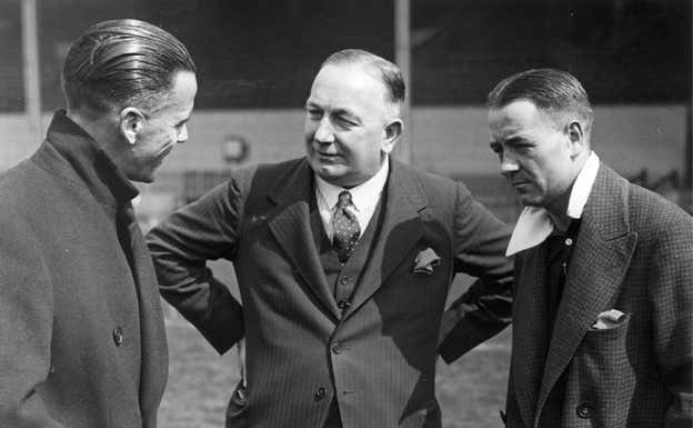 Herbert Chapman, en el centro de la imagen.