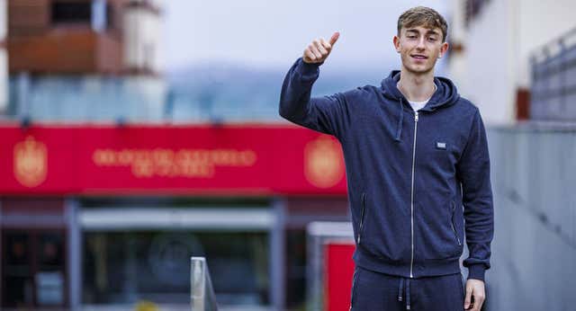 Huijsen se deja querer: «Mis amigos me dicen que fiche por el Real Madrid»