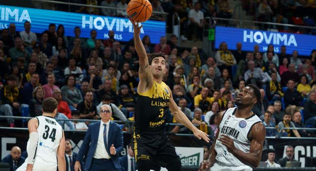 El Tenerife sufre para ganar el primer partido ante el Derthona