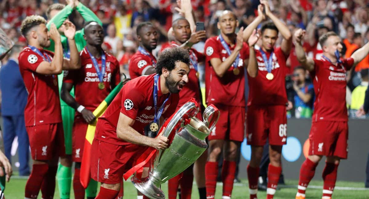 Salah levantando la Champions en el Bernabéu.