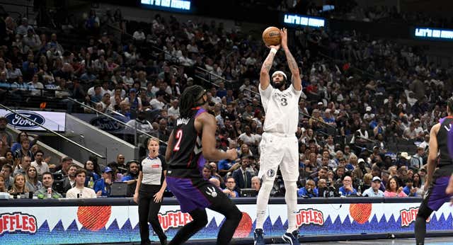 Los Mavericks ‘postDoncic’ no son tan desastre como parecía gracias a un Anthony Davis que roza la gesta imposible del cuádruple-doble