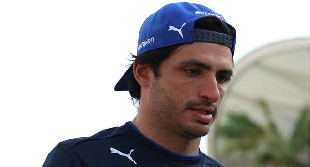 Carlos Sainz se muerde la lengua tras el boquete que le hizo Tsunoda: «No me voy a poner a criticar»