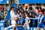 Mendizorroza gritó “Asencio, muérete”, éste quiso seguir y  la cámara captó un “no da igual” que refleja un cambio en el fútbol