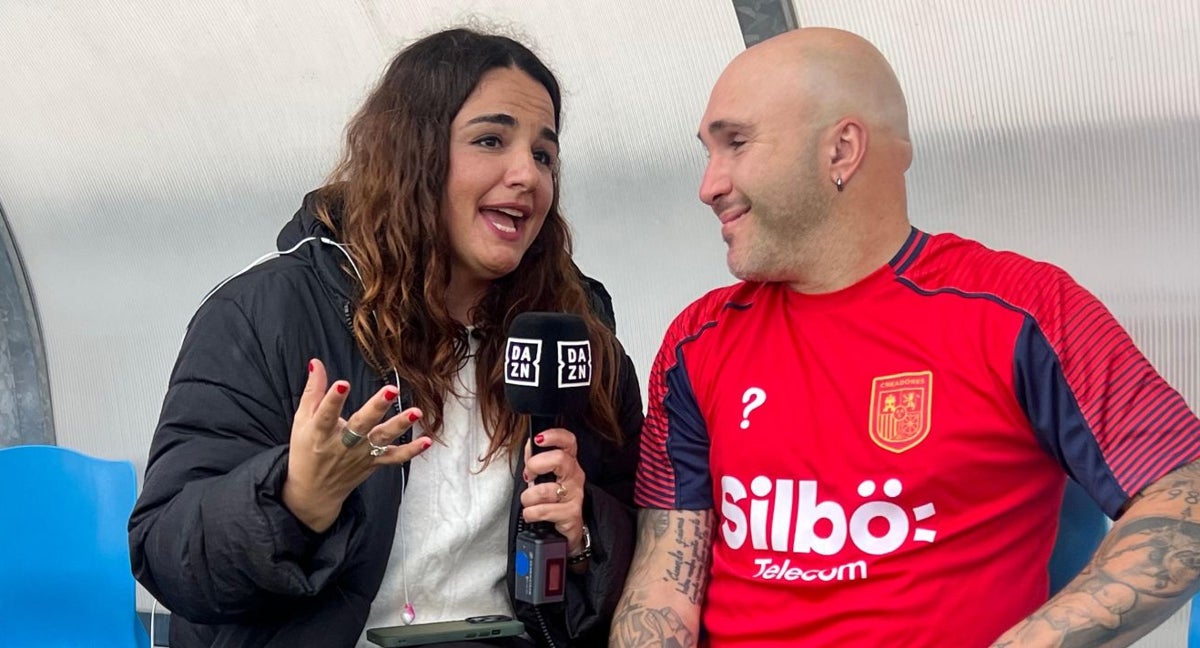 Kiko Rivera atiende a Cristina Bea